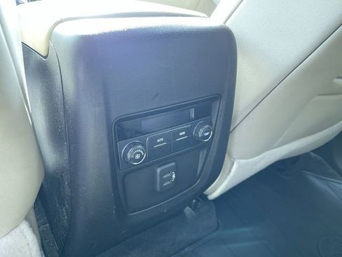Used 2020 Buick Enclave Essence image 20