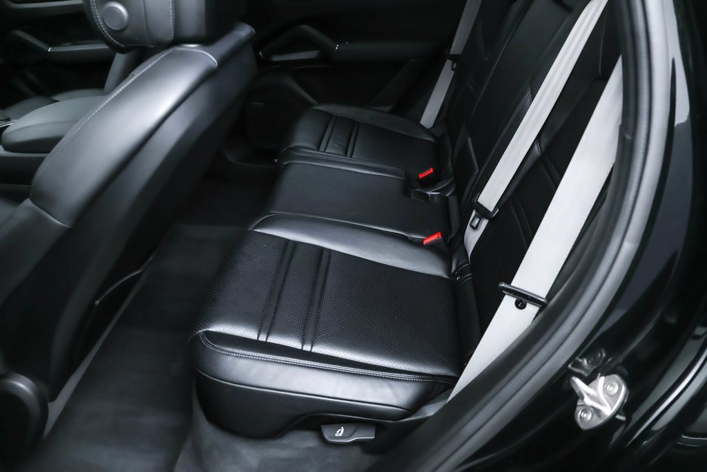 Used 2022 Porsche Cayenne Platinum Edition AWD/4WD image 25