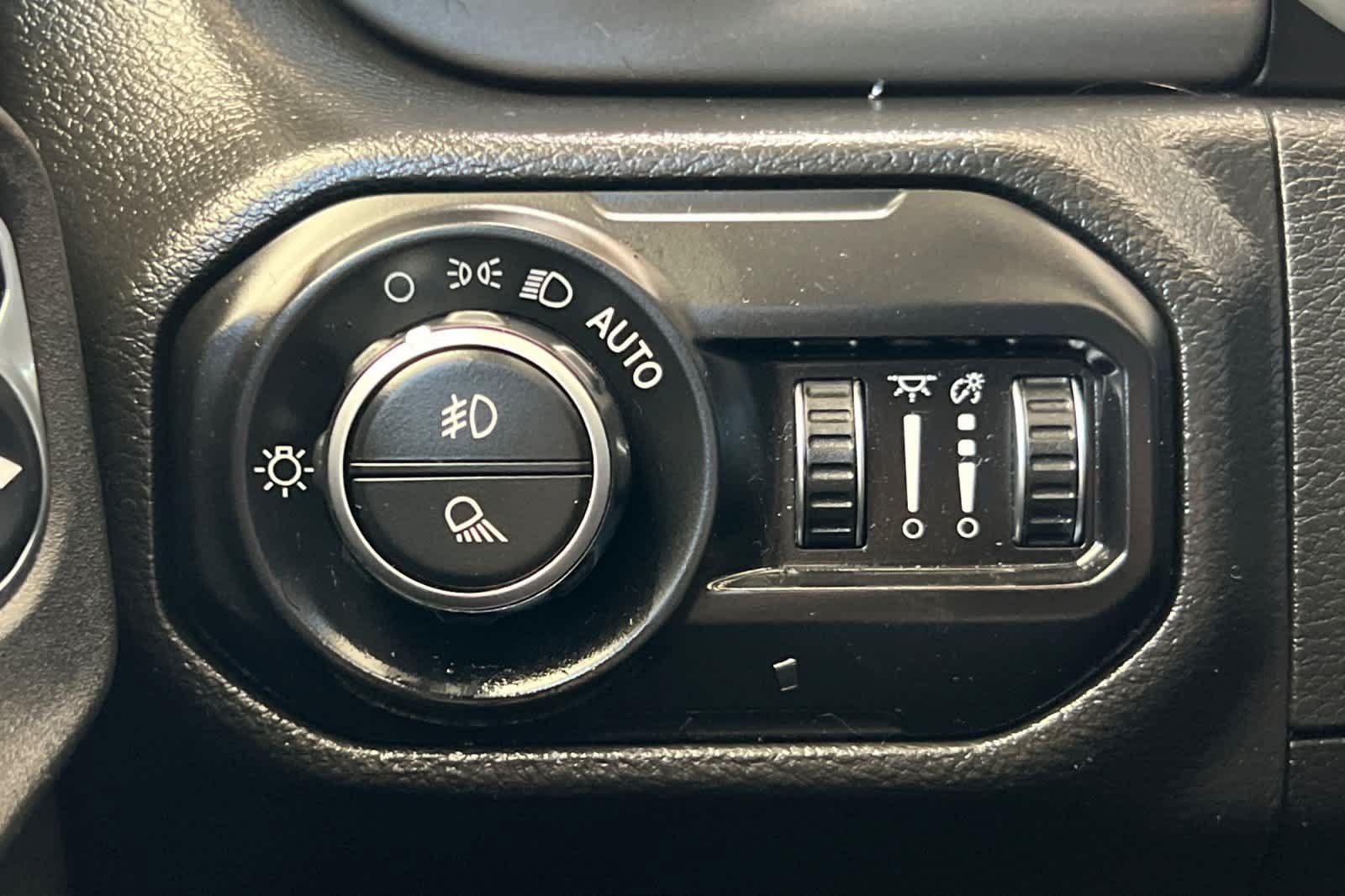 Used 2022 Jeep Gladiator Sport AWD/4WD image 29