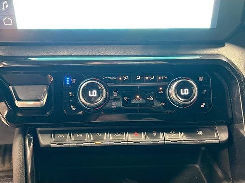 Used 2022 GMC Sierra 1500 AT4 w/ AT4 Premium Package AWD/4WD image 16