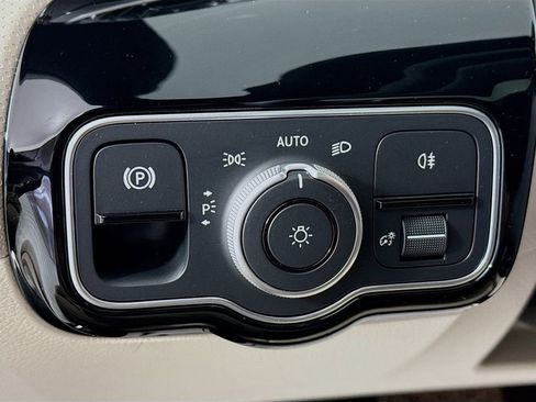 Used 2025 Mercedes-Benz CLA 250 4MATIC image 5