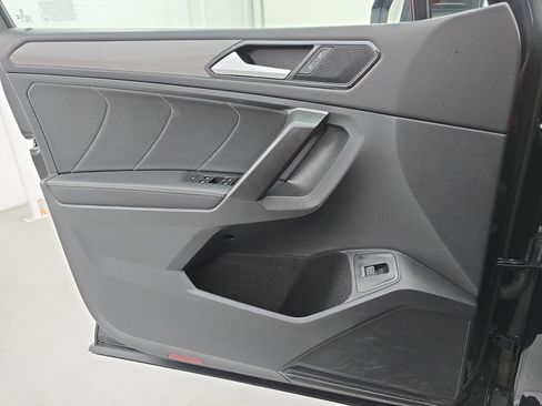 Used 2024 Volkswagen Tiguan SE image 27