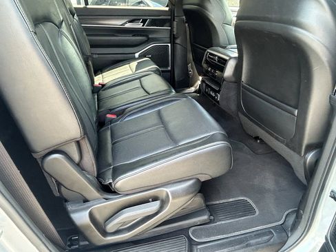 Used 2024 Jeep Wagoneer L Series II image 30