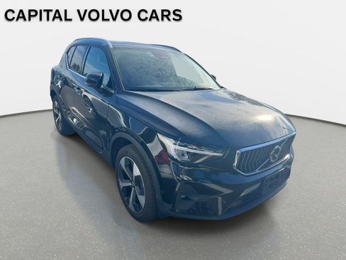 Used 2025 Volvo XC40 B5 Plus AWD/4WD image 1
