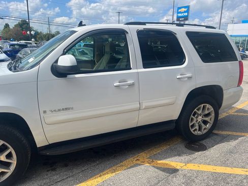 Used 2008 GMC Yukon SLE RWD image 2