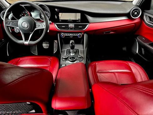 Used 2018 Alfa Romeo Giulia image 25