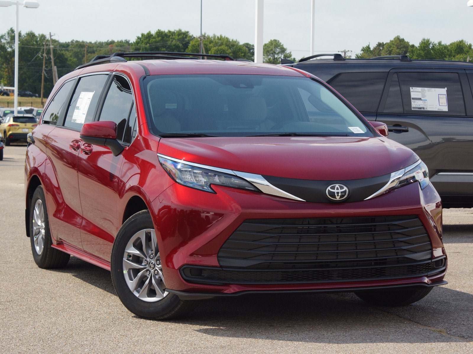 Certified 2026 Toyota Sienna LE FWD image 15