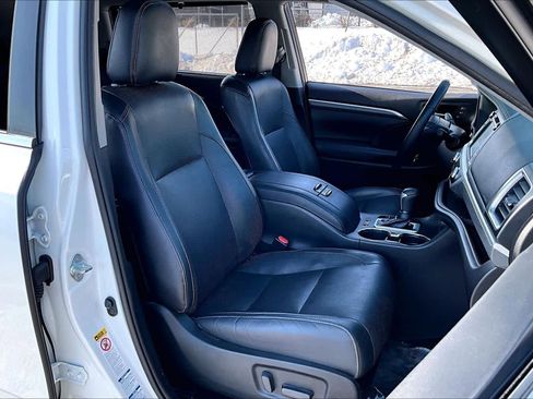 Used 2019 Toyota Highlander Limited image 9