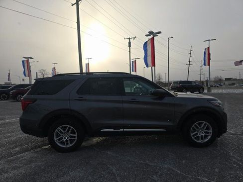 Used 2025 Ford Explorer Active image 4