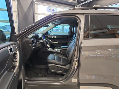 Used 2023 Ford Explorer XLT image 10