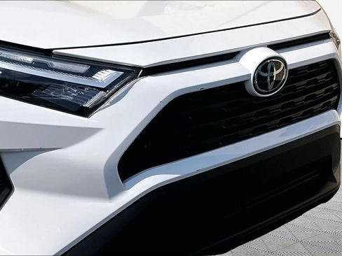 Used 2024 Toyota RAV4 LE FWD image 30