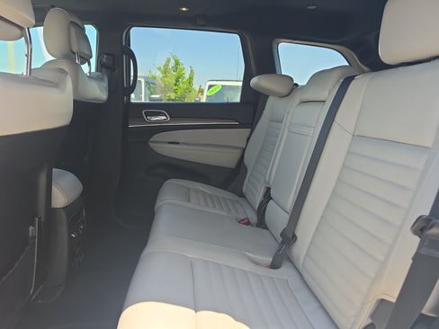 Used 2018 Jeep Grand Cherokee Limited AWD/4WD image 26