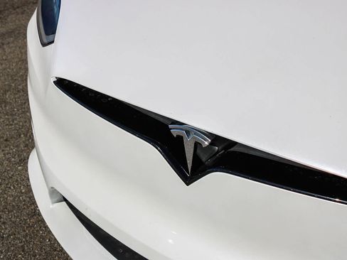 Used 2022 Tesla Model X Plaid image 11