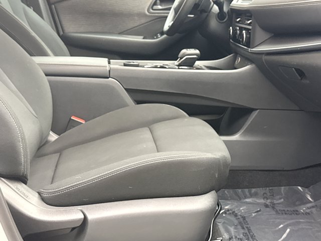 Used 2023 Nissan Rogue S AWD/4WD image 16
