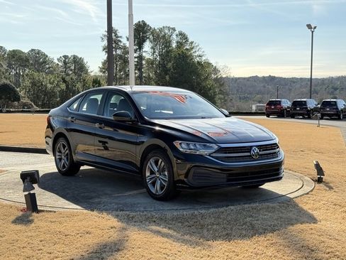 Used 2024 Volkswagen Jetta SE image 9