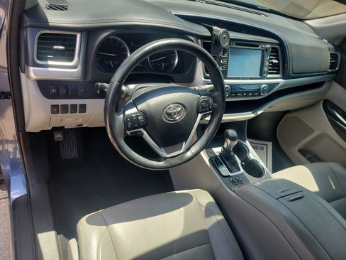 Used 2017 Toyota Highlander XLE FWD image 13