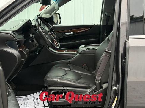 Used 2017 Cadillac Escalade Luxury AWD/4WD image 9