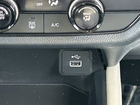 Used 2025 Honda HR-V LX image 16