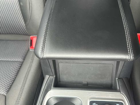 Used 2022 Ford Explorer XLT image 37