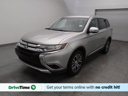 Used 2018 Mitsubishi Outlander SE image 1