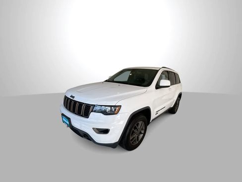 Used 2016 Jeep Grand Cherokee Laredo 75th Anniversary AWD/4WD image 4