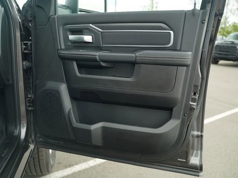 New 2025 RAM 2500 Big Horn AWD/4WD image 18