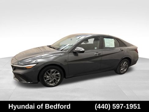 Used 2024 Hyundai Elantra SEL FWD image 9