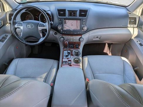 Used 2011 Toyota Highlander Limited w/ Tow Pkg AWD/4WD image 19