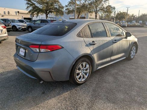 Used 2022 Toyota Corolla LE image 4