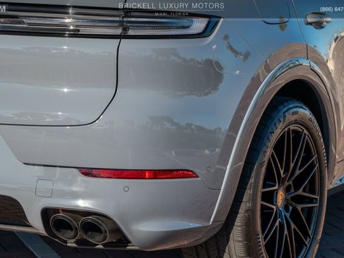Used 2024 Porsche Cayenne S image 59