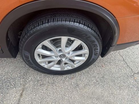 Used 2017 Nissan Rogue SV image 17