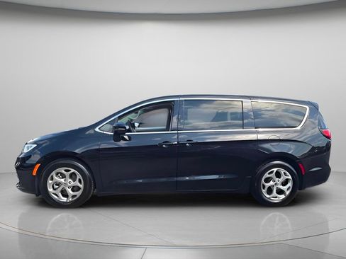 Used 2024 Chrysler Pacifica Limited FWD image 3