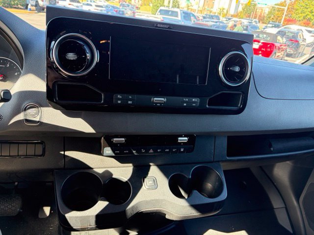 Used 2024 Mercedes-Benz Sprinter 2500 image 8