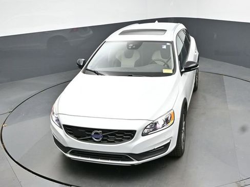 Used 2017 Volvo V60 T5 Cross Country Platinum AWD/4WD image 19