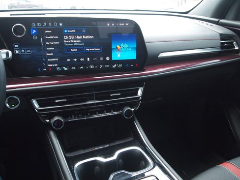 Used 2024 Chevrolet Traverse RS w/ LPO, Floor Liner Package image 17