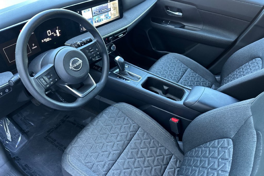 Certified 2025 Nissan Kicks SV w/ Illumination Package FWD image 10