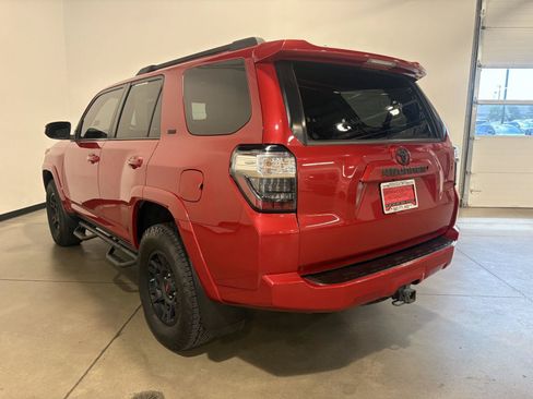 Used 2017 Toyota 4Runner SR5 AWD/4WD image 5