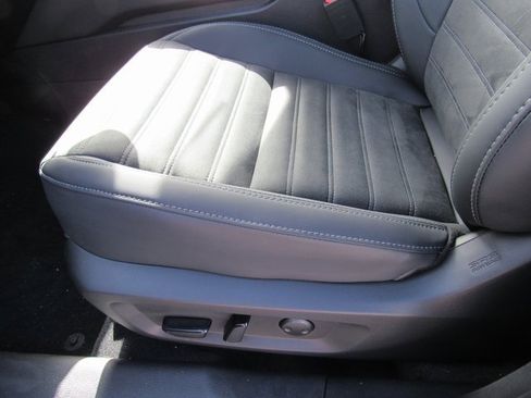 New 2025 Mitsubishi Outlander SE image 14