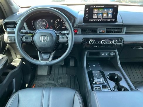 Certified 2025 Honda Pilot TrailSport image 8