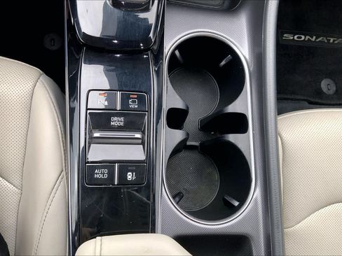 Used 2022 Hyundai Sonata Limited w/ Preferred Accessory Package FWD image 35