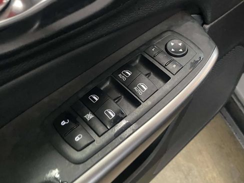 Used 2021 Jeep Cherokee Latitude Plus FWD image 15