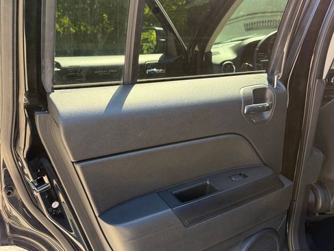 Used 2014 Jeep Patriot High Altitude FWD image 12