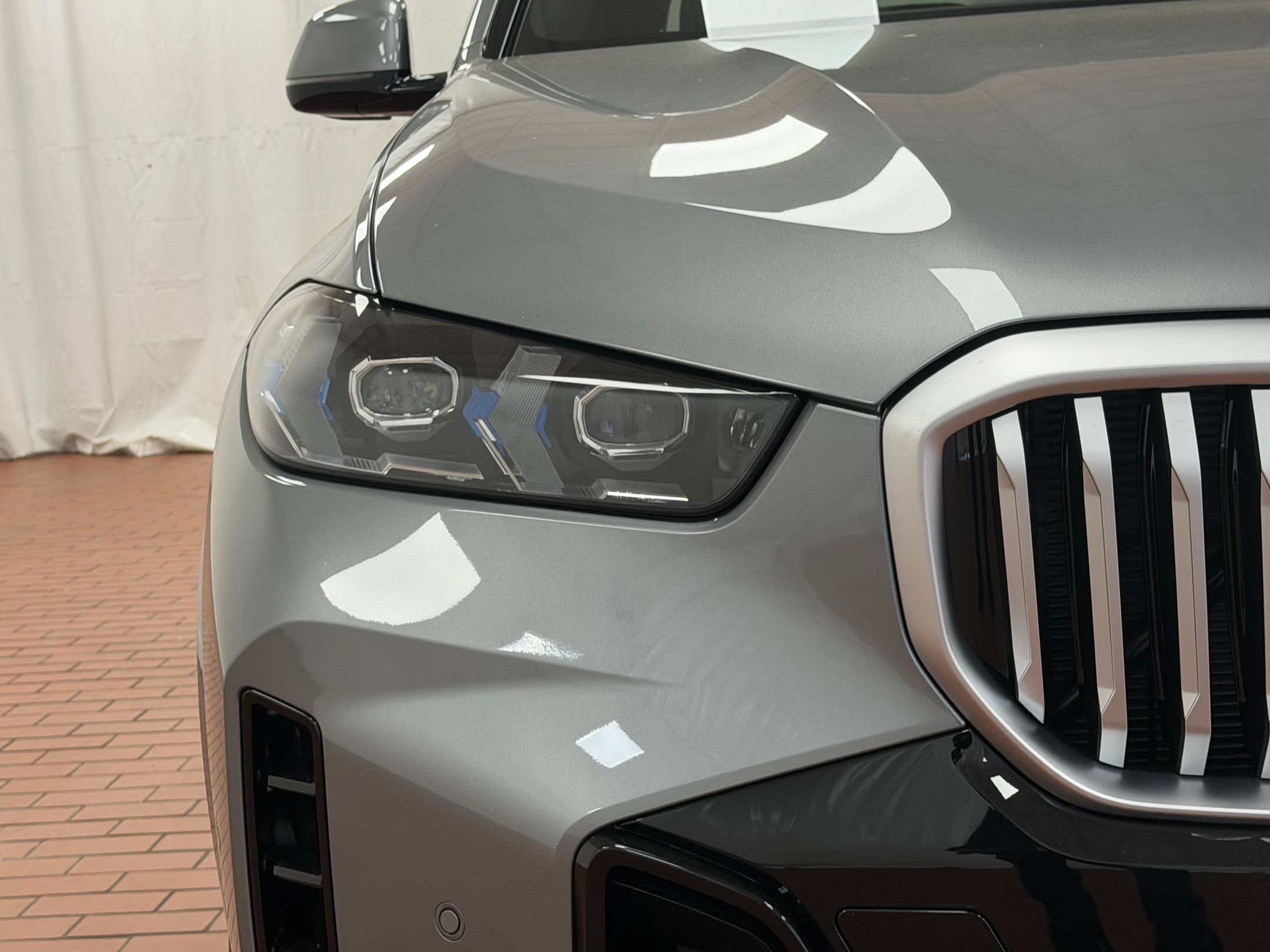 Used 2026 BMW X5 xDrive40i w/ M Sport Package AWD/4WD image 10
