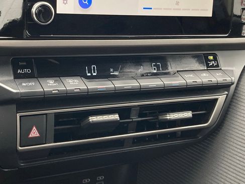 Used 2025 Toyota Camry SE image 24