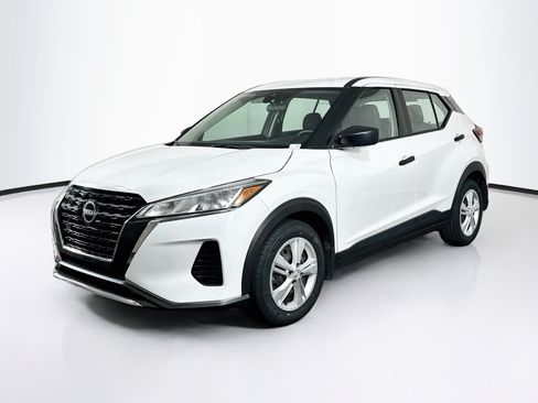 Used 2024 Nissan Kicks S FWD image 3
