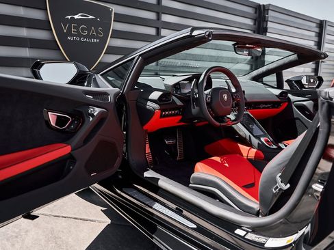 Used 2024 Lamborghini Huracan EVO AWD/4WD image 29