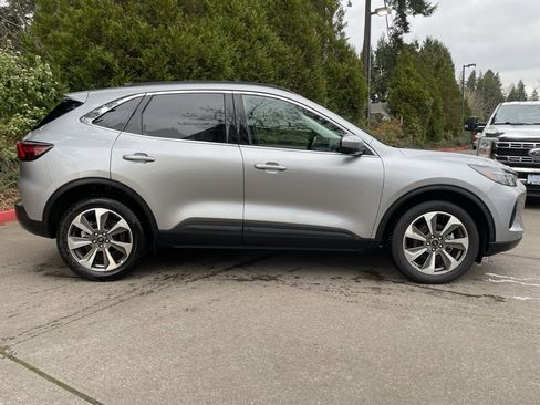 Used 2024 Ford Escape Platinum image 3