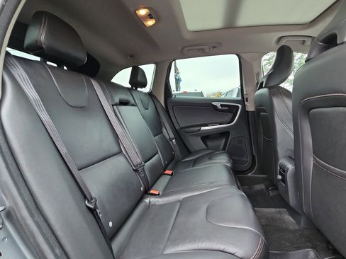 Used 2017 Volvo XC60 T6 Dynamic w/ Preferred Option Package image 29