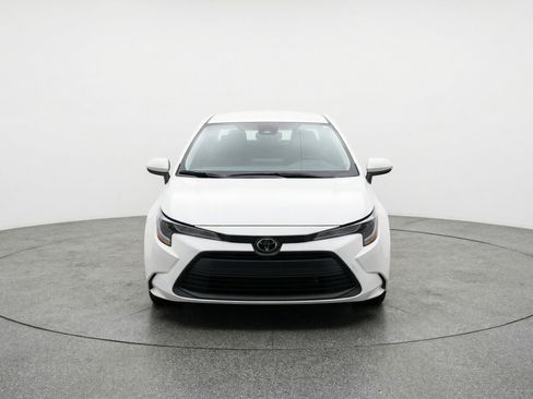 Used 2025 Toyota Corolla LE FWD image 2