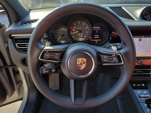 Certified 2025 Porsche Macan image 34